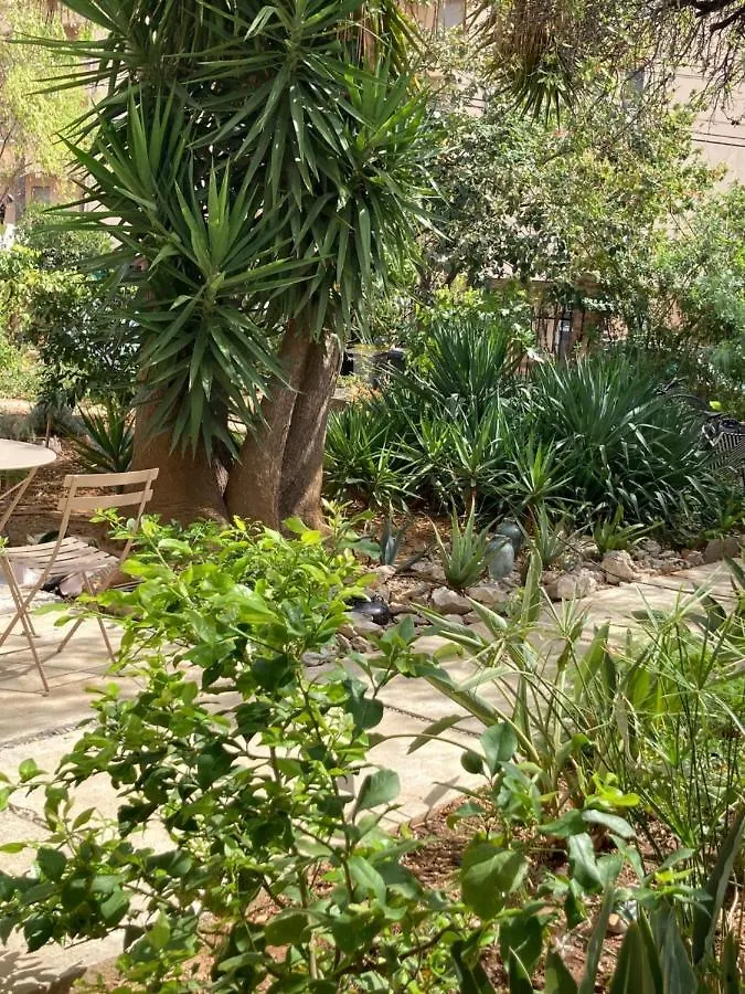 La Villa Des Amandiers Hyeres Bed & Breakfast